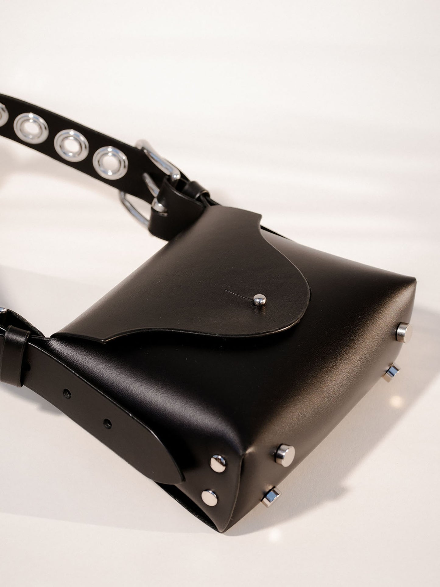 Stainless Close Grommet 'The Hunter' Bag